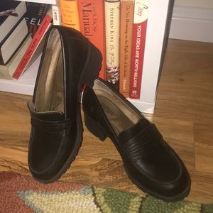 Black like new Size 9.5 M Eastland Chunky Loafers